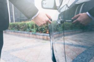 parcheggiare davanti a porte