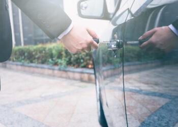 parcheggiare davanti a porte