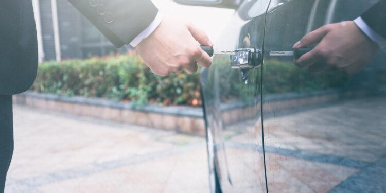 parcheggiare davanti a porte