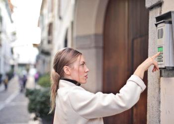 Dal citofono all’assemblea, strumenti e regole della comunicazione in condominio
