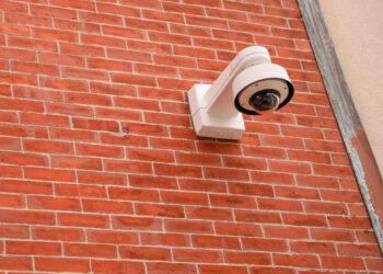 Se il vicino fa un danno in condominio si può usare la registrazione delle telecamere?